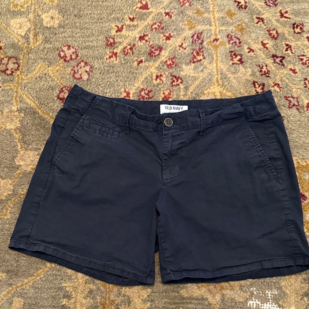 Old Navy Women's Black Chino Shorts, size 6